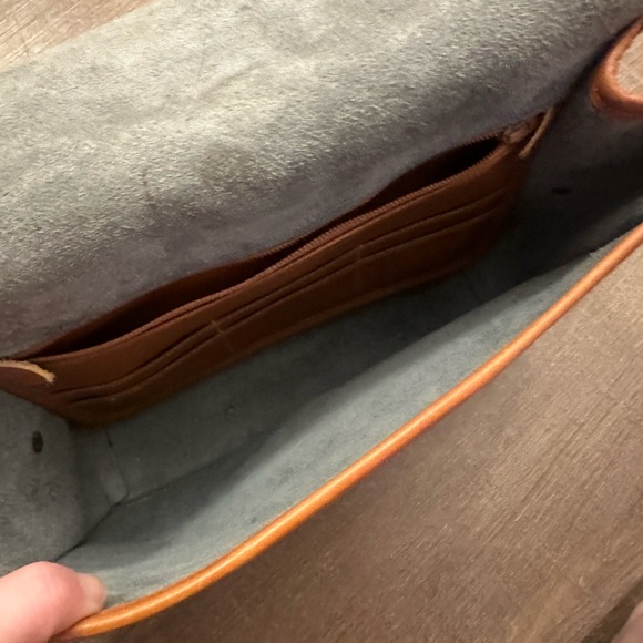 Vintage Dooney & Bourke Navy and Tan Leather Buckle Crossbody bag - Picture 7 of 8